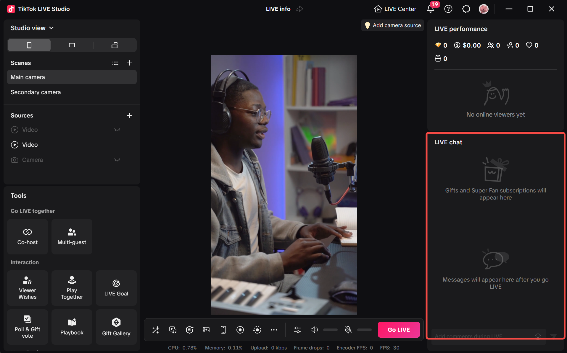 Interfaz de TikTok LIVE Studio con el panel de chat LIVE